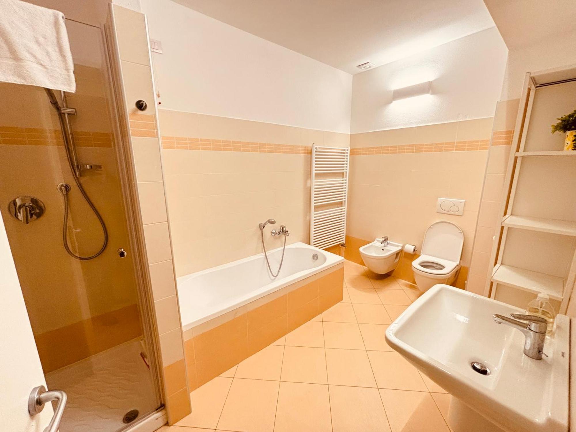 לנו Lago Villa Zen - Apartment With Jacuzzi, Panoramic Views מראה חיצוני תמונה